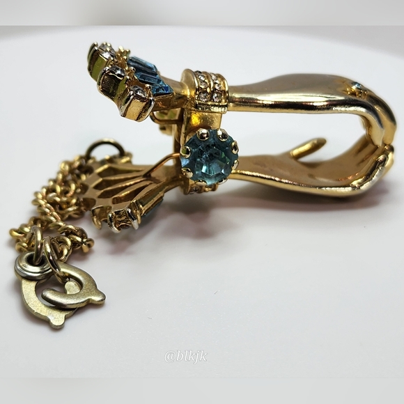 Vintage 1950 Bylle Co Clasped Hands Glove Holder Clip *Gold/Blue* EUC - Picture 14 of 17